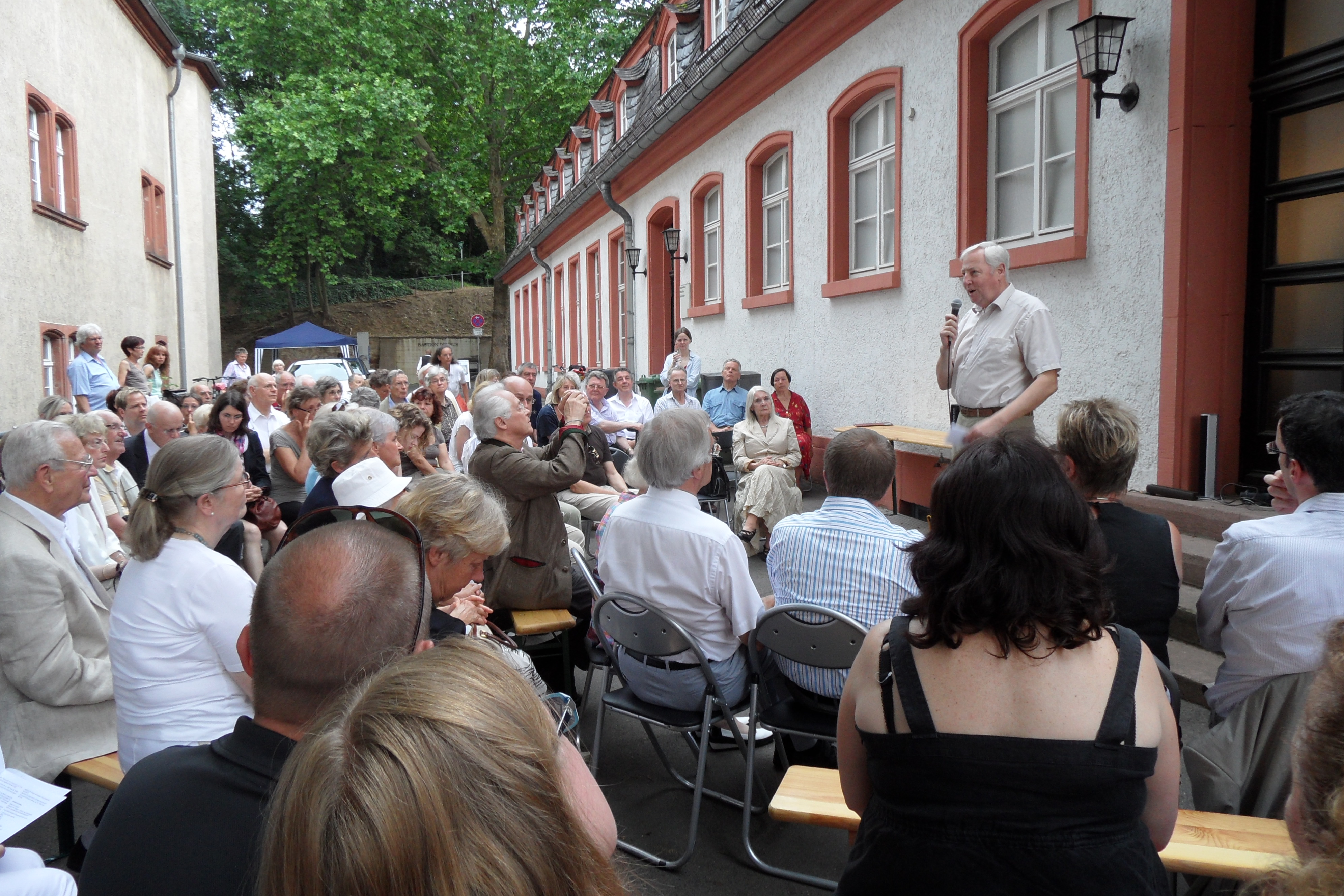 Manfred Penning bei der Ausstellungseröffnung auf der Mainzer Zitadelle