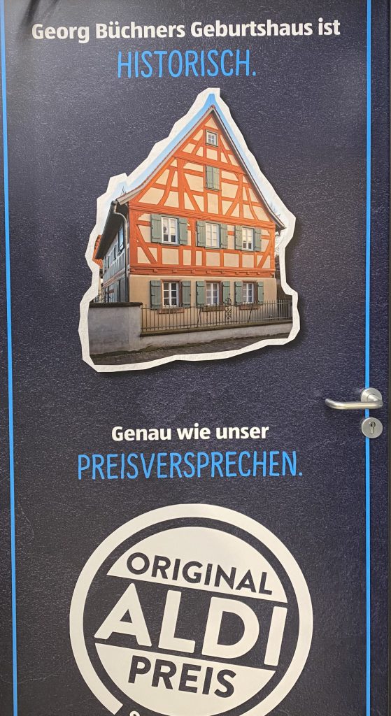 Werbung fürs BüchnerHaus in der ALDI-Filiale Riedstadt-Wolfskehlen